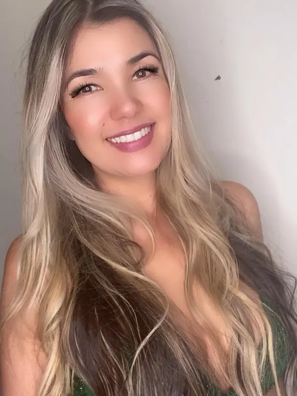 Bright blonde run the full length over a shadowed root
