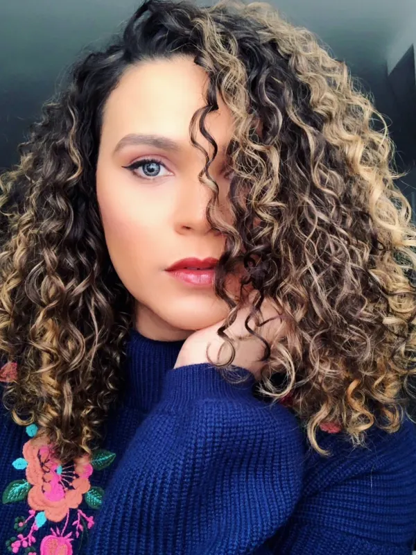 Highlighted curls with the lift kept to the outside of the coil